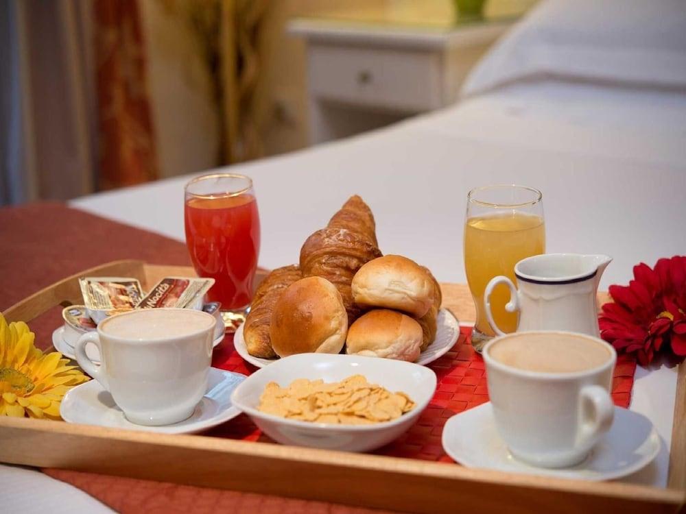Bed and Breakfast Residenza Domiziano Рим Экстерьер фото