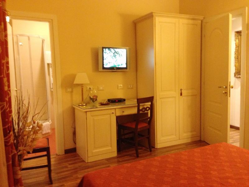 Bed and Breakfast Residenza Domiziano Рим Экстерьер фото