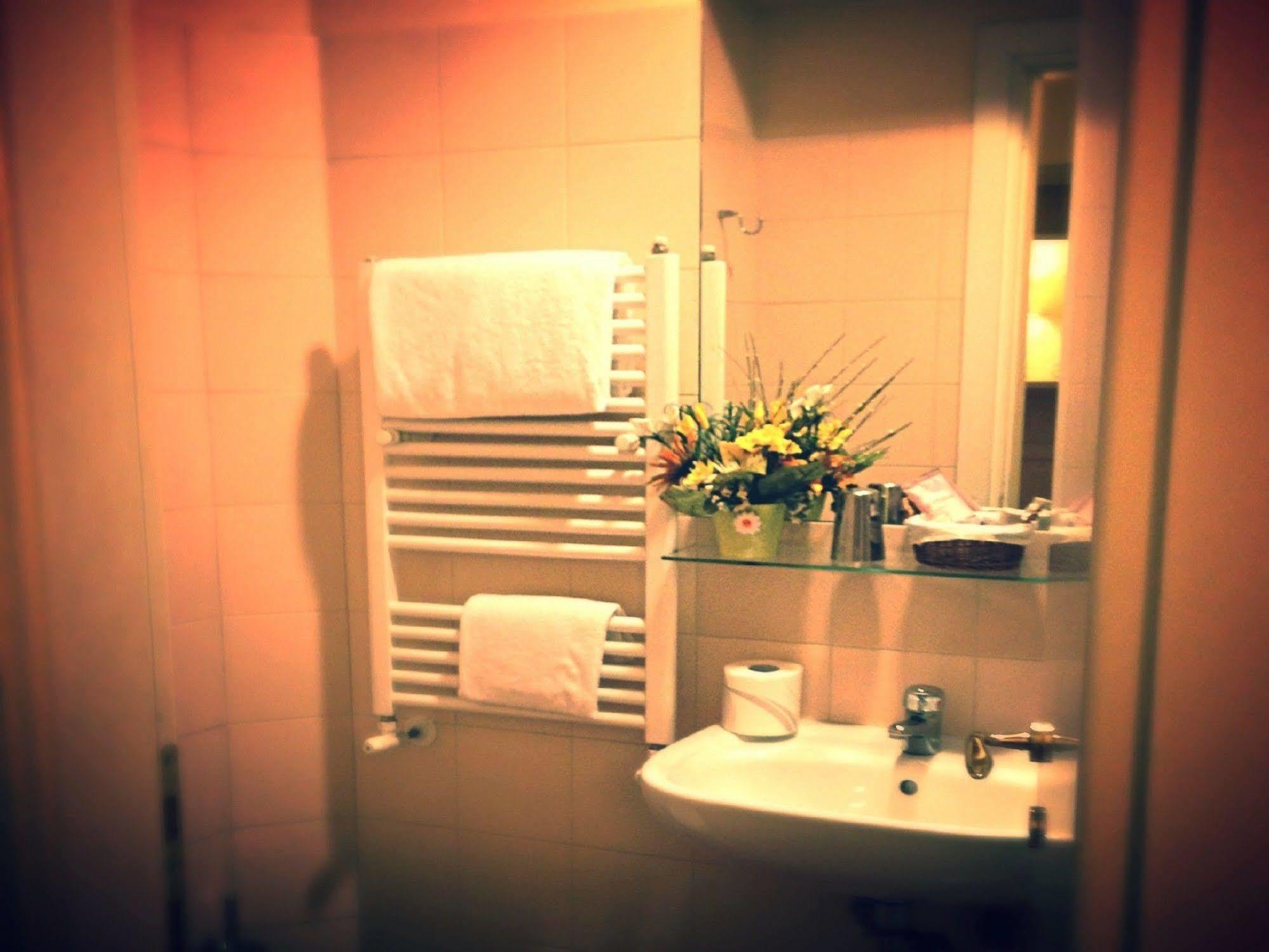 Bed and Breakfast Residenza Domiziano Рим Экстерьер фото