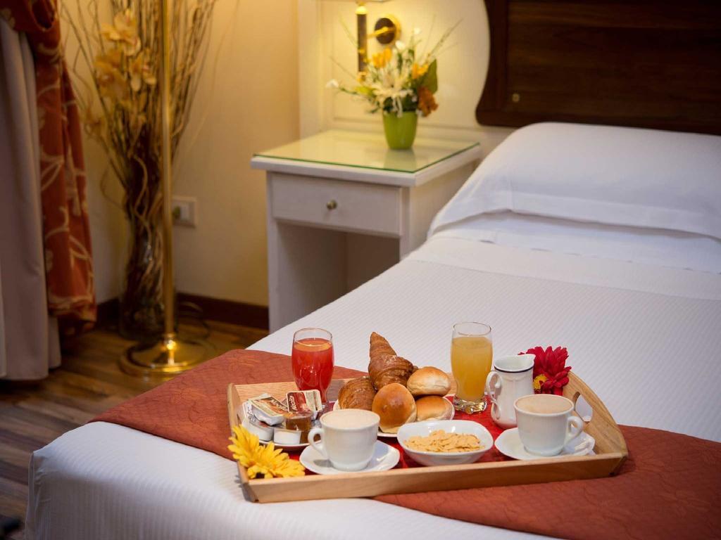 Bed and Breakfast Residenza Domiziano Рим Экстерьер фото